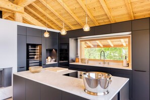 Frigorífic, microones, forn i placa de cuina 