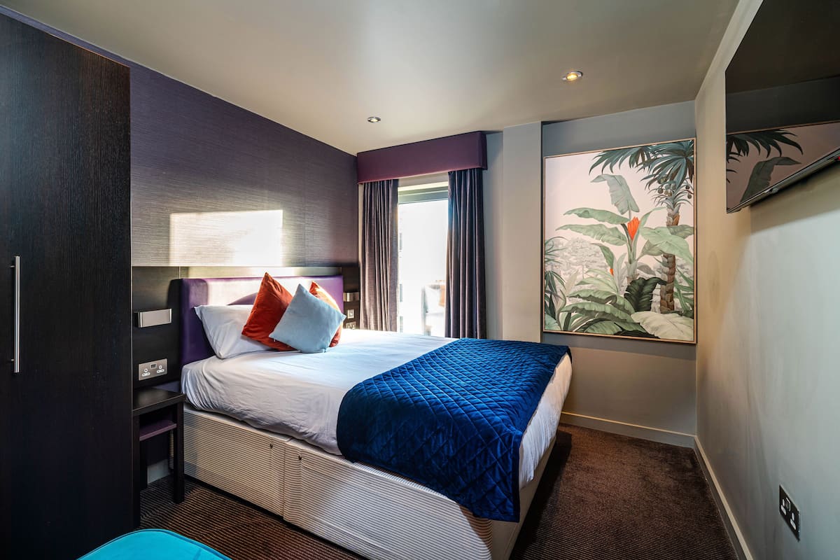 City Terrace Apartment - Two-bedrooms | 1 bedroom, desk, laptop workspace, soundproofing