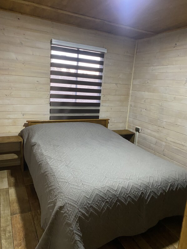 3 عدّة غرف نوم وواي فاي وملاءات أسرّة