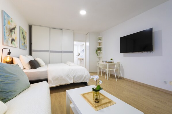 Iron/ironing board, free WiFi, bed sheets