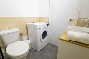 Dusche, Haartrockner, Handtücher