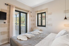 3 bedrooms, iron/ironing board, travel cot, free WiFi
