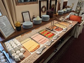 Café da manhã com buffet grátis todos os dias