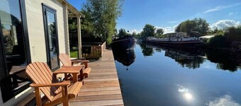 NEW - Private Cabin - on a lake near Amsterdam
