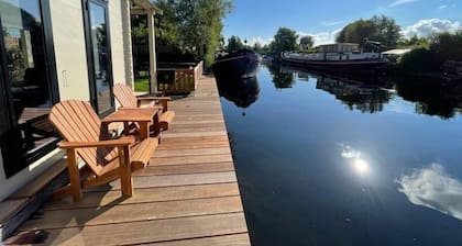 NEW - Private Cabin - on a lake near Amsterdam