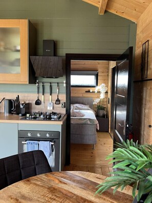 2 bedrooms, desk, iron/ironing board, WiFi