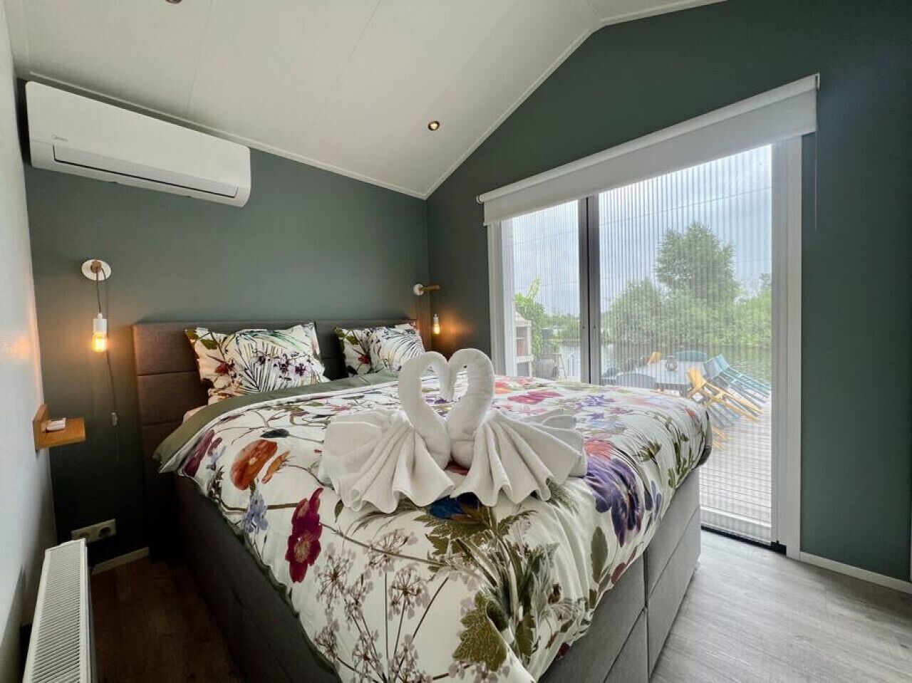 3 多间卧室、办公桌、WiFi、床单