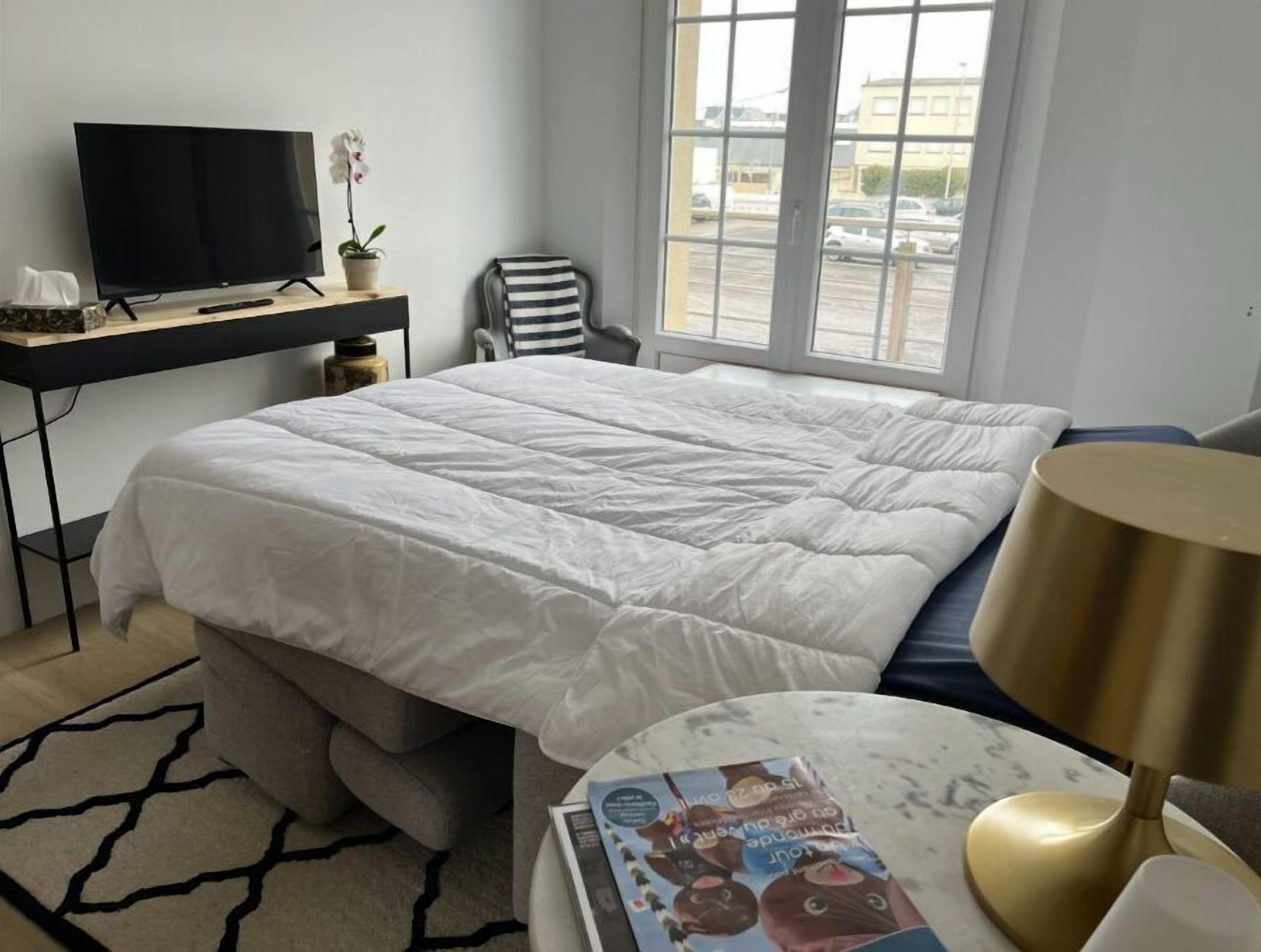 2 bedrooms, iron/ironing board, travel crib, free WiFi