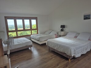 5 bedrooms, desk, iron/ironing board, free WiFi