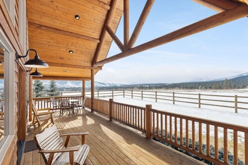 * * *Como Peaks Cabin* * *