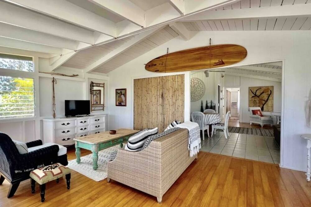 Hawaiian Hale, farmhouse in Anahola, Kaua’i central & family friendly.