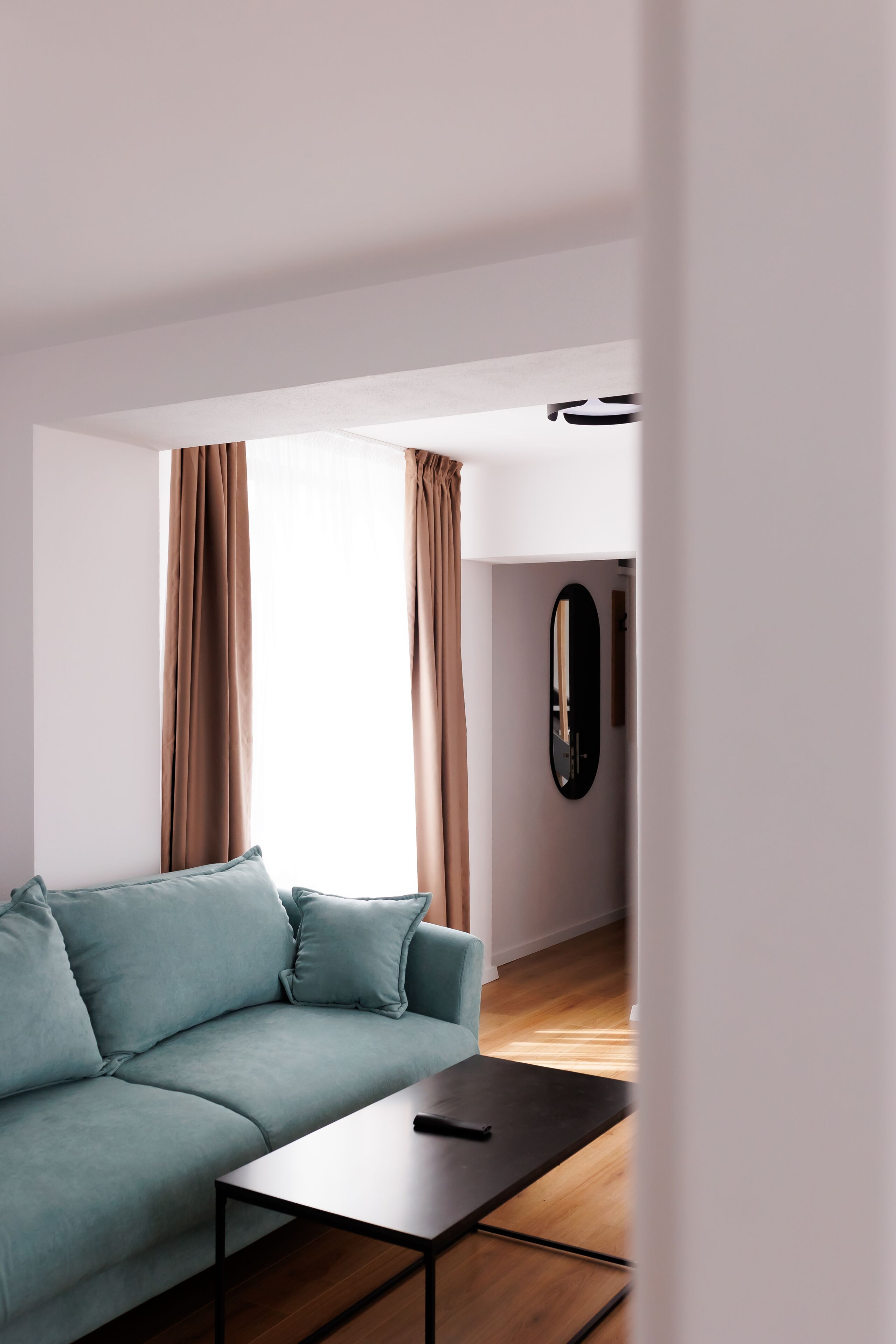 Leilighet – comfort | Oppholdsområde | En 108-centimeters smart-TV med digitale kanaler