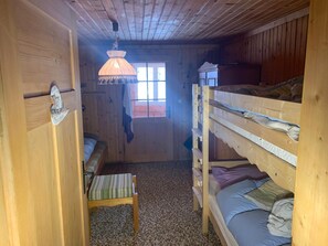 4 bedrooms, bed sheets