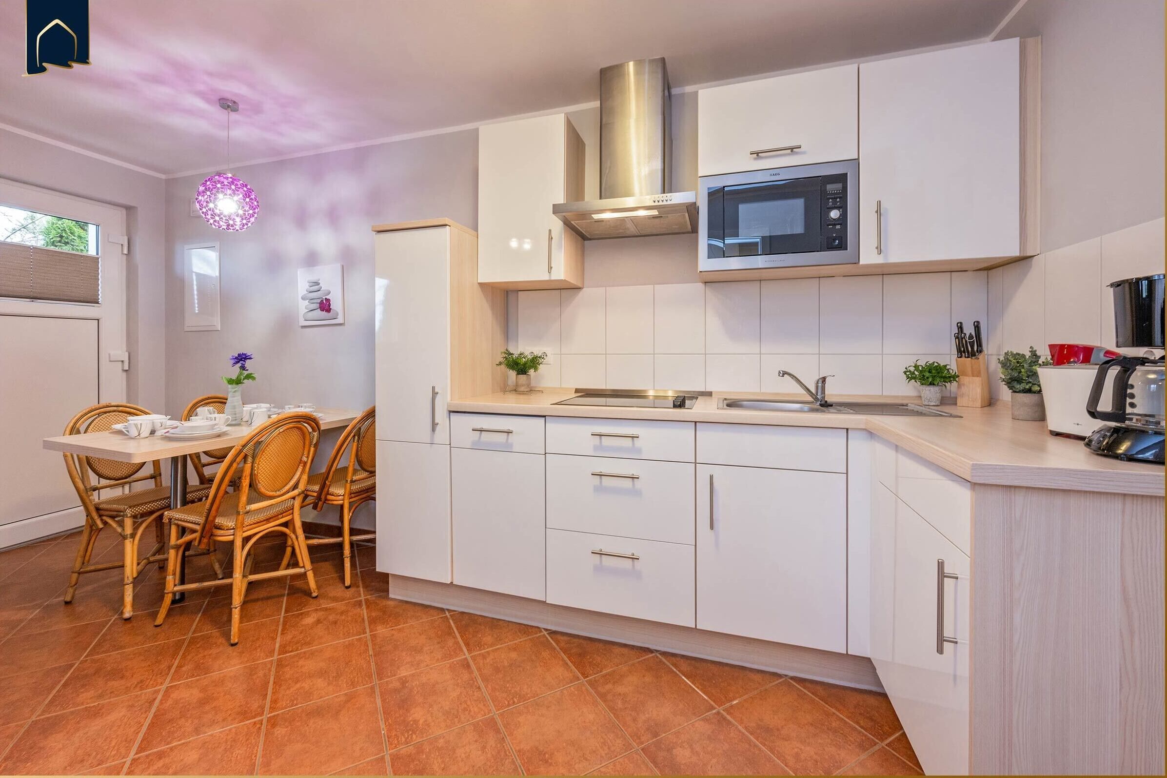 Kühlschrank, Mikrowelle, Herdplatte, Geschirrspüler