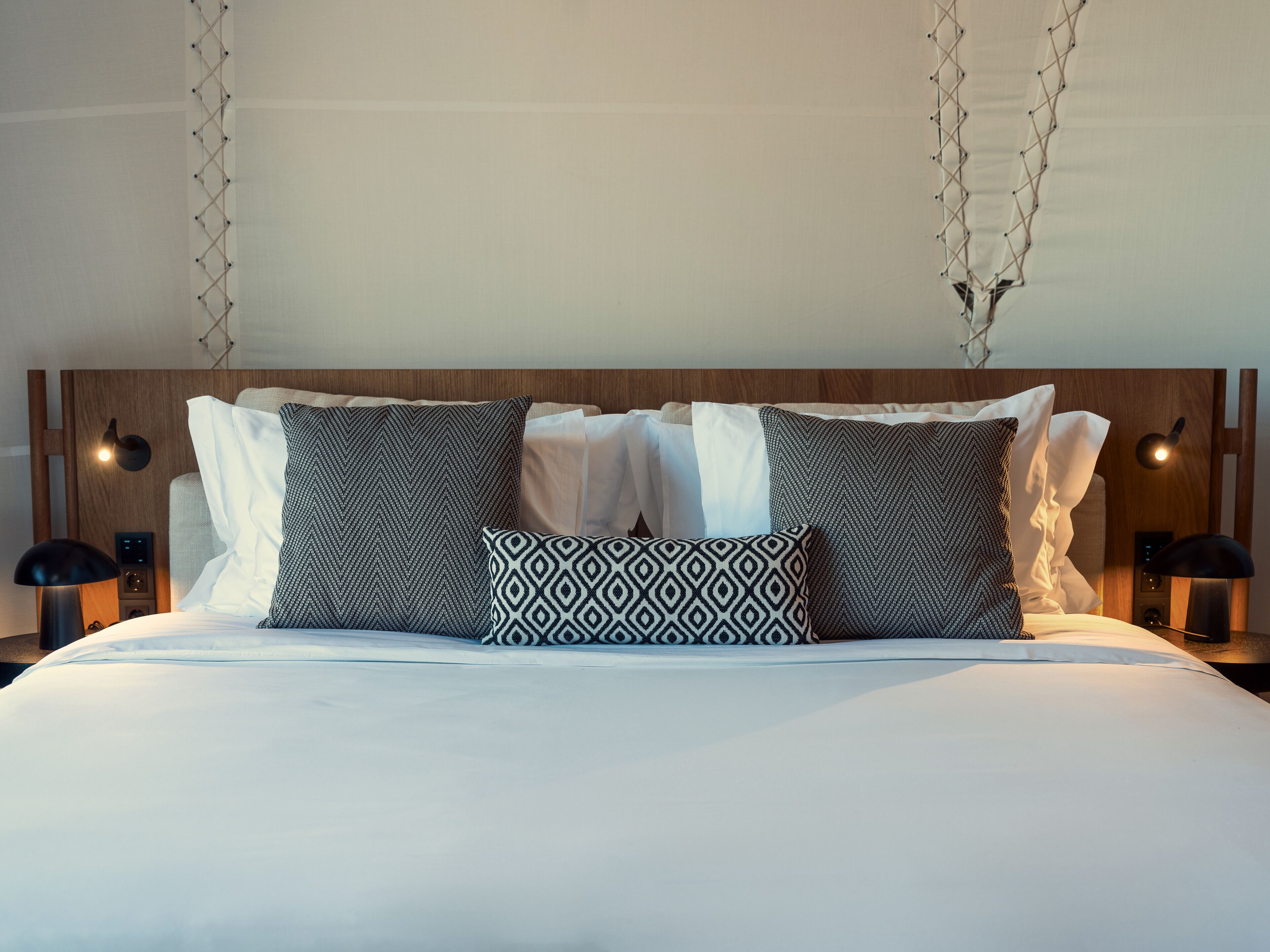 高級寝具、ミニバー、WiFi (無料)、ベッドシーツ