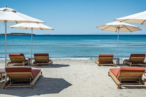 On the beach, sun loungers, beach umbrellas, beach towels - 91 Athens Riviera, The Resort (Vari-Voula-Vouliagmeni)