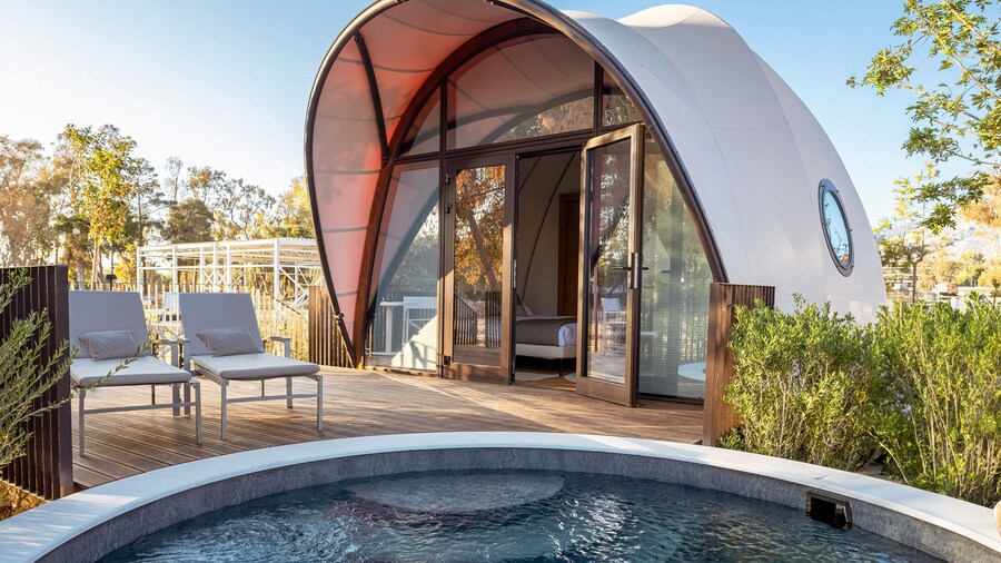 91 Athens Riviera, The Resort