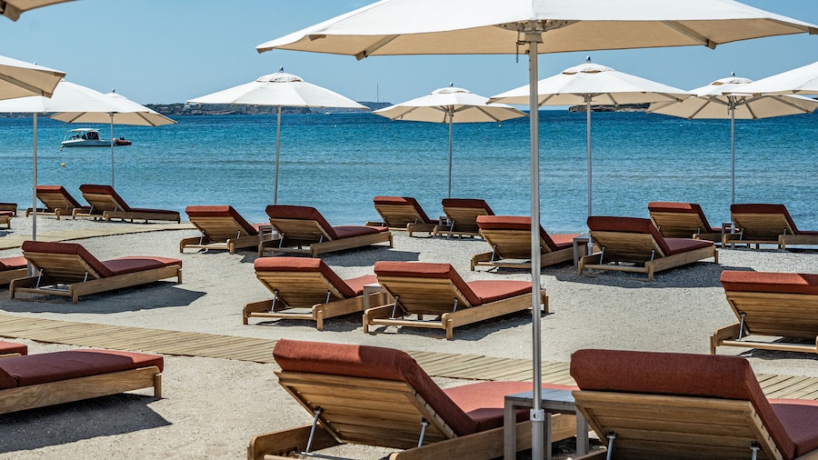 91 Athens Riviera, The Resort