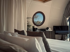 Premium bedding, minibar, free WiFi, bed sheets - 91 Athens Riviera, The Resort (Vari-Voula-Vouliagmeni)