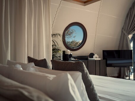 91 Athens Riviera, The Resort - Image 33