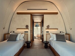 Premium bedding, minibar, free WiFi, bed sheets