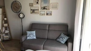 Living area - Logement 1 à 6 P- 150m Plage- Jardin et Parking (Courseulles-sur-Mer)