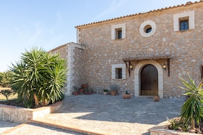 Exterior - Idyllic natural finca with 12m pool & sea view (Porto Cristo)