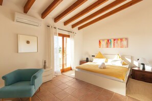 4 soverom, strykejern/-brett, wi-fi (inkludert) og sengetøy