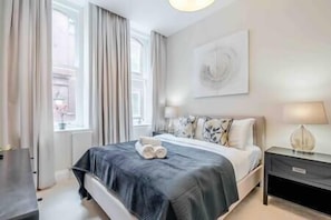 2 quartos, ferros/tábuas de passar roupa, Wi-Fi, roupa de cama