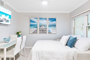 1 Schlafzimmer, Zimmersafe, Schreibtisch, Bügeleisen/Bügelbrett