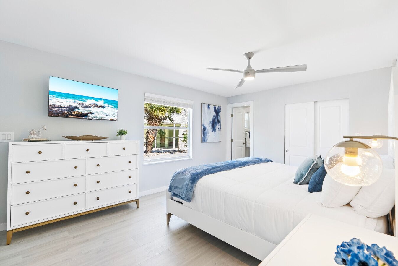 3 habitaciones, caja de seguridad en la habitación y escritorio 