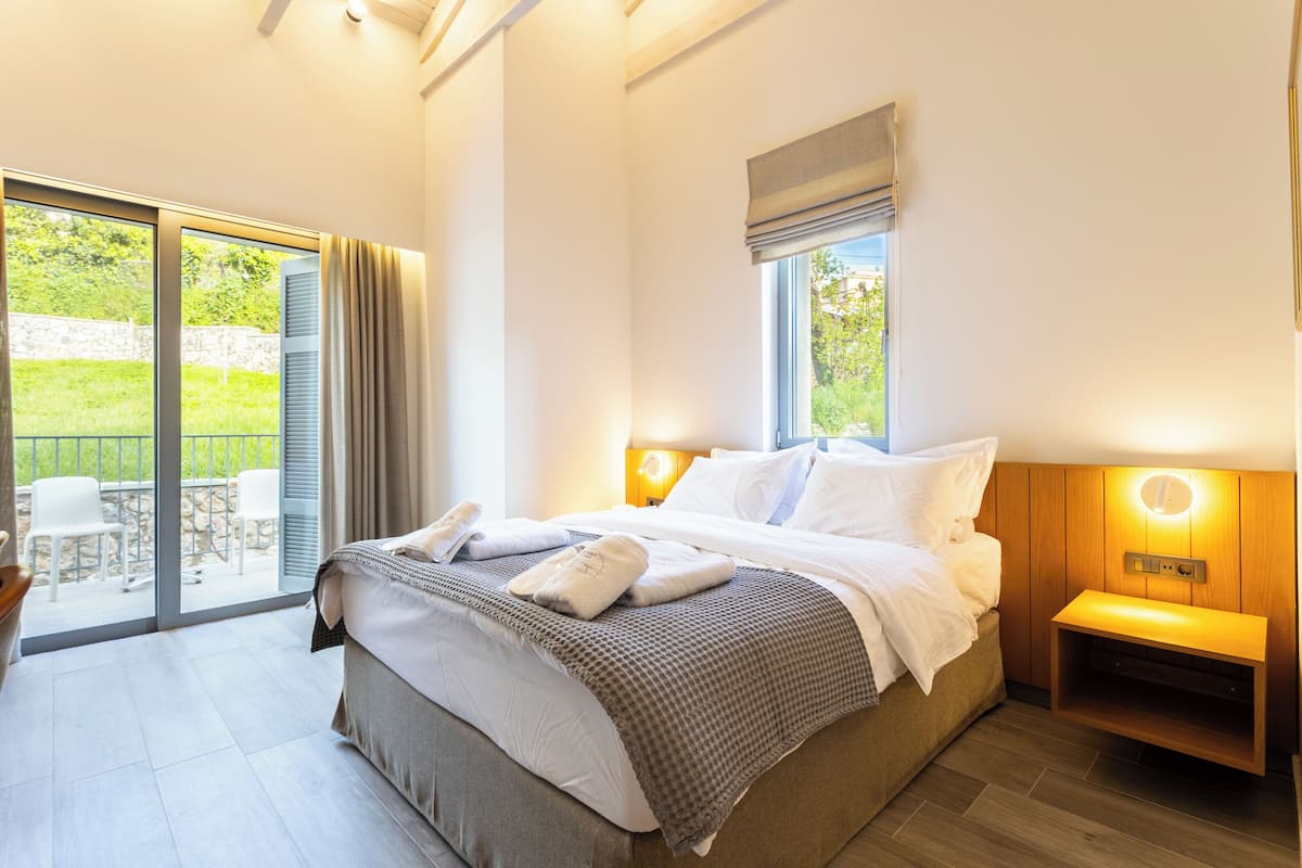 Kahden hengen luksushuone (yksi tai kaksi sänkyä), parveke, vuoristonäköala | Tallelokero huoneessa, työpöytä, äänieristys, ilmainen Wi-Fi