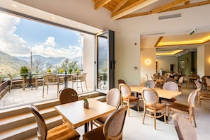 Restaurant - DENTHIS (Kalamata)