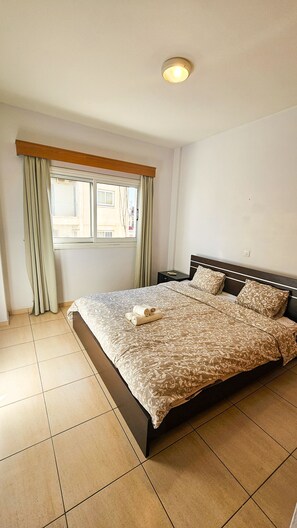 Desk, iron/ironing board, free WiFi, bed sheets - Unique City Rooms (Larnaca)