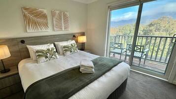 2 bedrooms, iron/ironing board, WiFi (free)