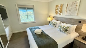 2 bedrooms, iron/ironing board, free WiFi
