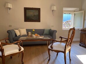 Romantic Double Room | Premium bedding, memory-foam beds, individually decorated - Burlamacchi Villas (Bagni di Lucca)