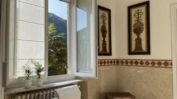 Exclusive Double or Twin Room, 2 Twin Beds | Bathroom | Free toiletries, hair dryer, towels, soap
