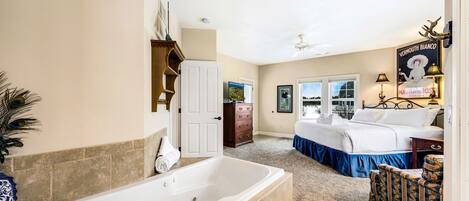 2 bedrooms, desk, iron/ironing board, WiFi