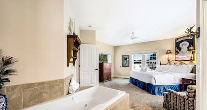 Horseshoe Bay Club Cottage #4-Inclusive Golf Course and Club Access!