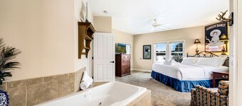 Horseshoe Bay Club Cottage #4-Inclusive Golf Course and Club Access!