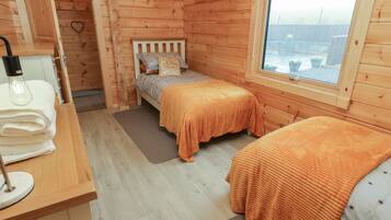 2 عدّة غرف نوم وبديكورات فريدة لكل غرفة وطراز فريد لكل وحدة