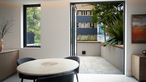 Dining - Kirribilli Charisma I90 (Kirribilli)