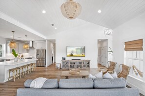 Televisie, videospelletjes en een kantoor