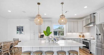 Your Summer Haven, Pool, Games, Near Beach!