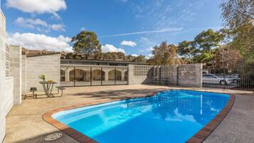 Free minibar, iron/ironing board, bed sheets