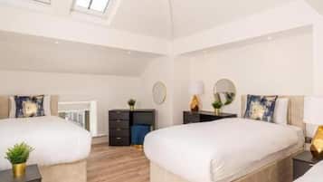 Penthouse 6 (Three-bedroom duplex) | 3 habitaciones, escritorio y espacio para trabajar con laptop