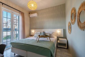 4 makuuhuonetta, tallelokero huoneessa, äänieristys, silitysrauta/-lauta