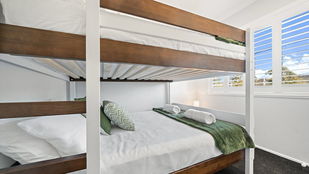 Walk to beach+ cafes - Umina Beach | Vrbo