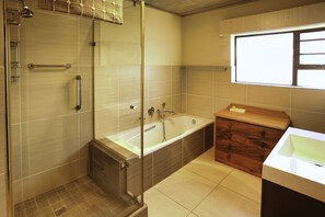 Comfort House | Bathroom | Towels, toilet paper
